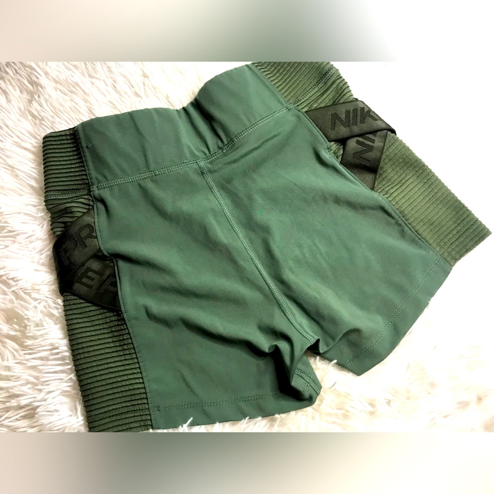NIKE SHORTS - Picture 2 of 5